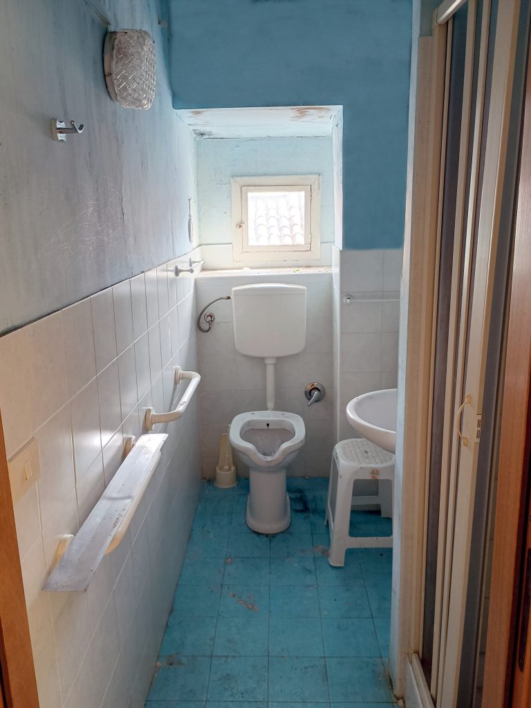 Casa indipendente nel centro urbano (via Foscolo, 16)