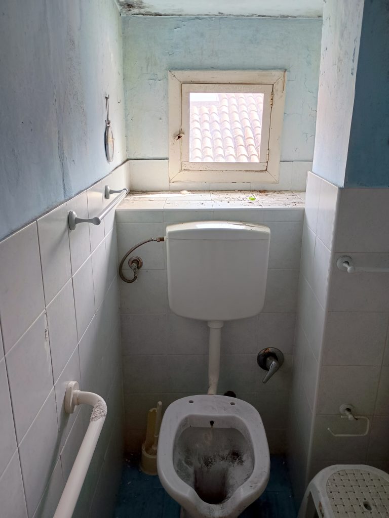 Casa indipendente nel centro urbano (via Foscolo, 16)
