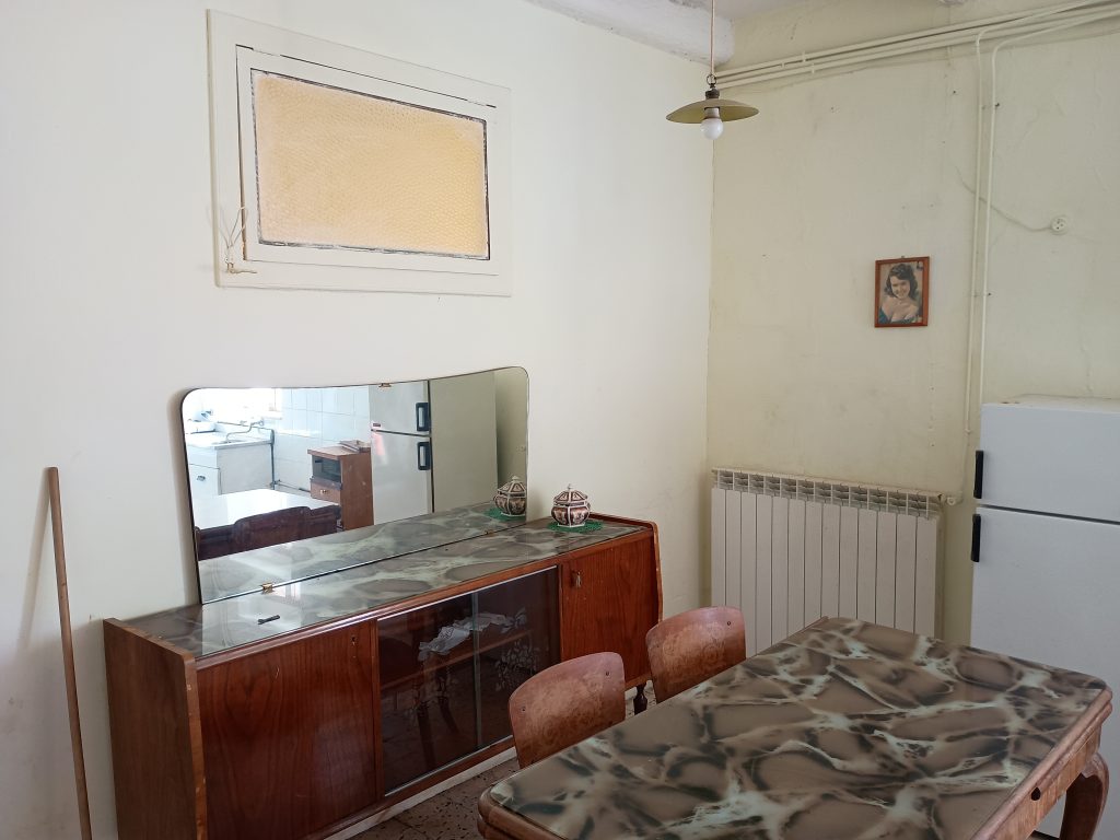 Casa indipendente nel centro urbano (via Foscolo, 16)