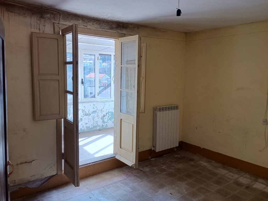 Casa indipendente nel centro urbano (via Foscolo, 16)