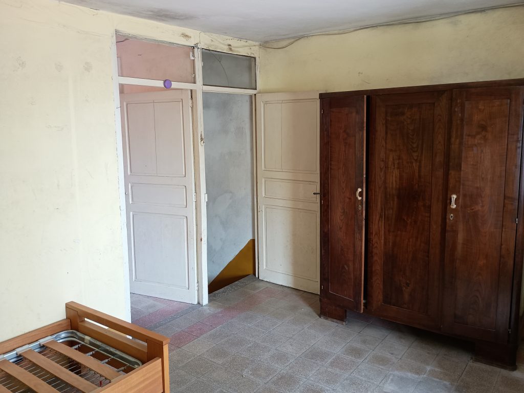 Casa indipendente nel centro urbano (via Foscolo, 16)