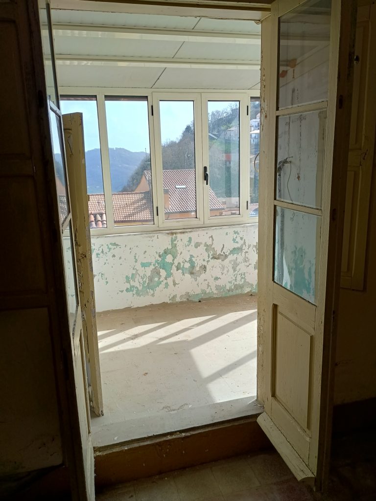 Casa indipendente nel centro urbano (via Foscolo, 16)