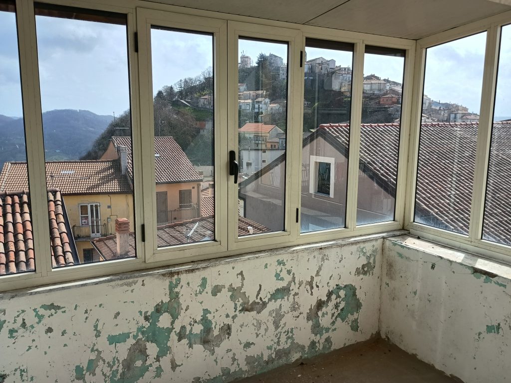 Casa indipendente nel centro urbano (via Foscolo, 16)