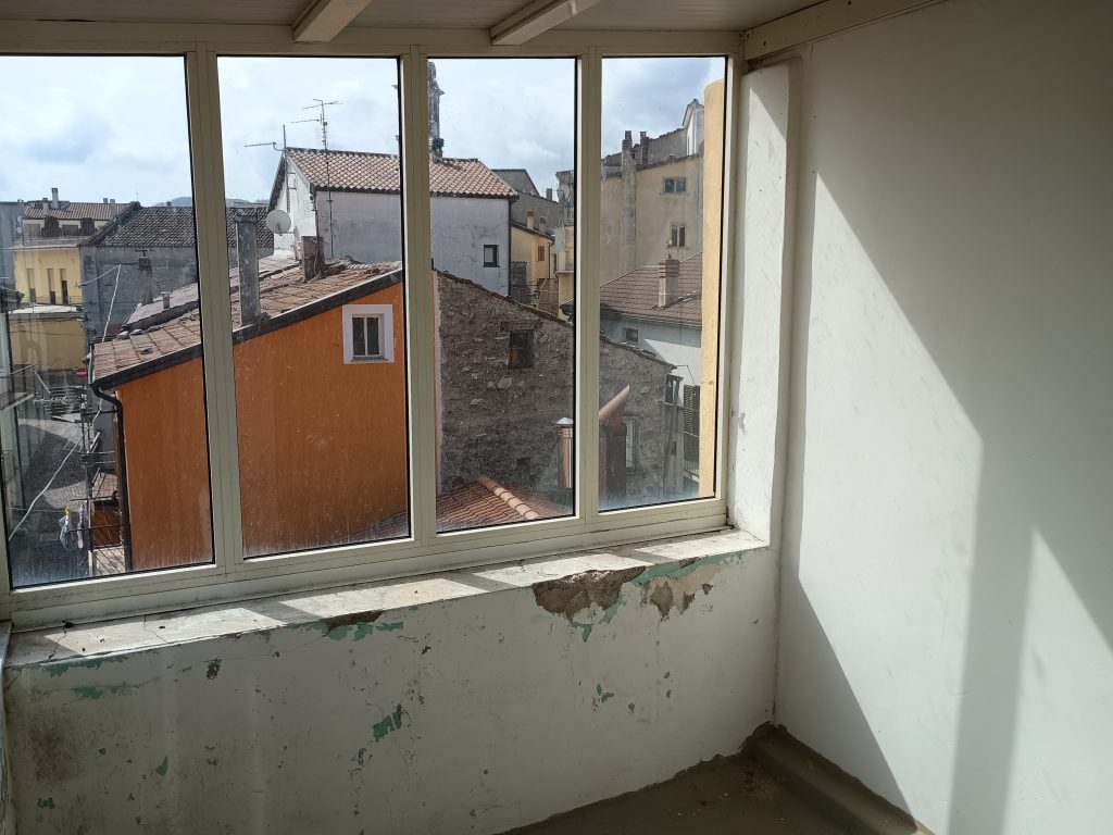 Casa indipendente nel centro urbano (via Foscolo, 16)
