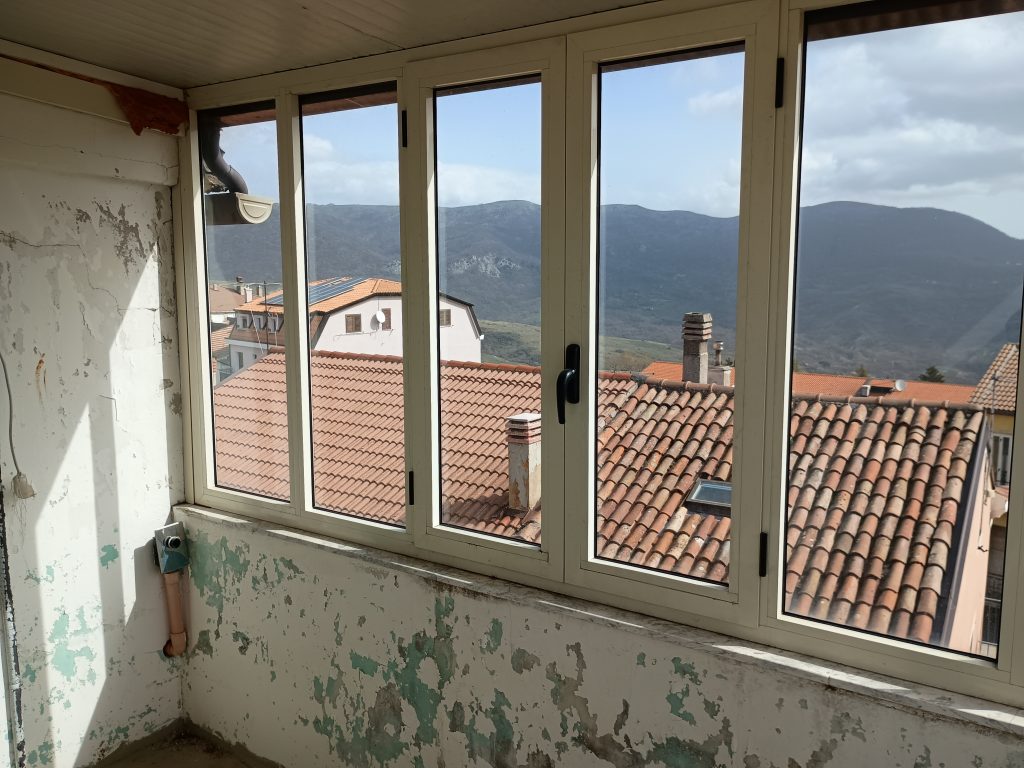 Casa indipendente nel centro urbano (via Foscolo, 16)