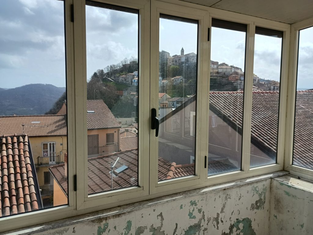Casa indipendente nel centro urbano (via Foscolo, 16)