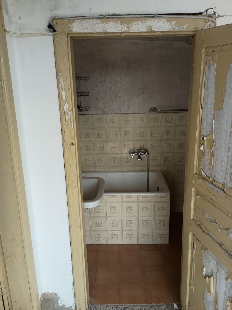 Casa indipendente nel centro urbano (via Foscolo, 16)