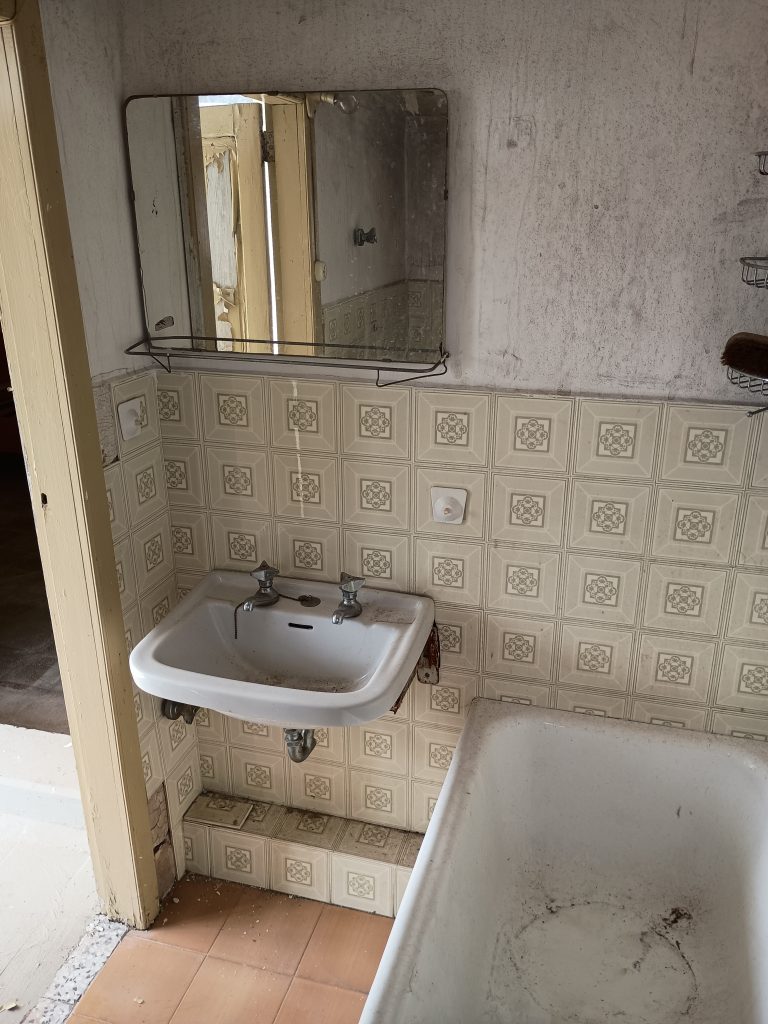 Casa indipendente nel centro urbano (via Foscolo, 16)