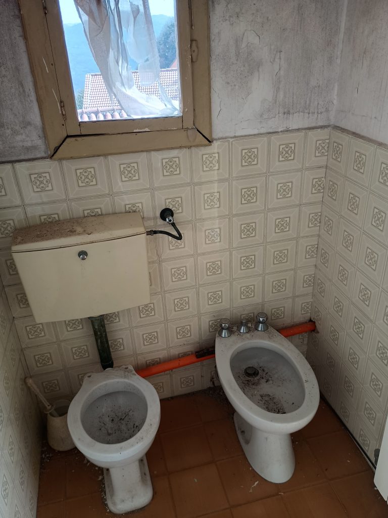 Casa indipendente nel centro urbano (via Foscolo, 16)
