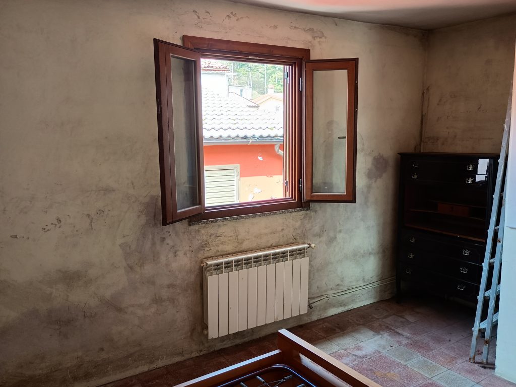 Casa indipendente nel centro urbano (via Foscolo, 16)