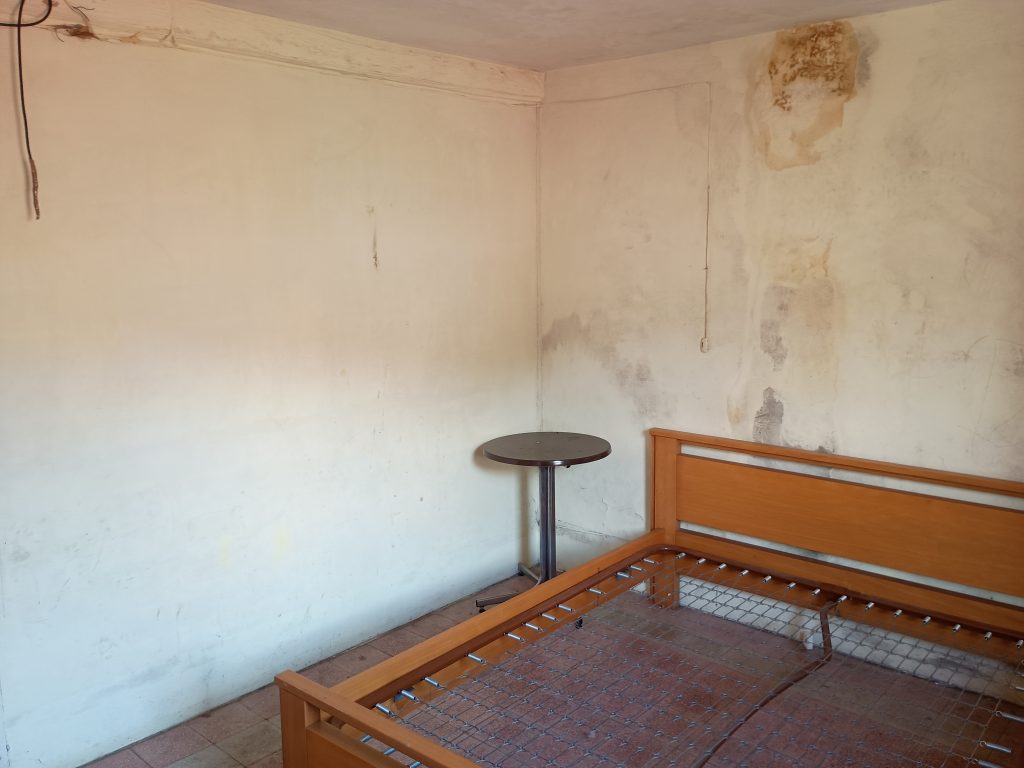 Casa indipendente nel centro urbano (via Foscolo, 16)