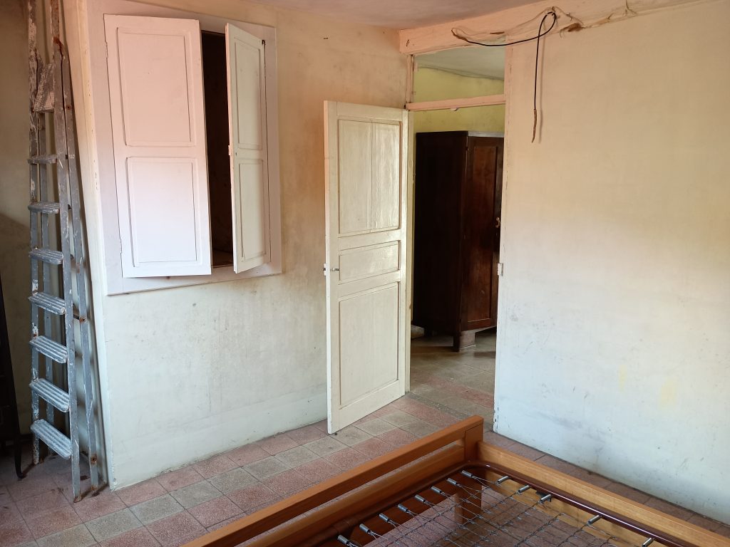 Casa indipendente nel centro urbano (via Foscolo, 16)