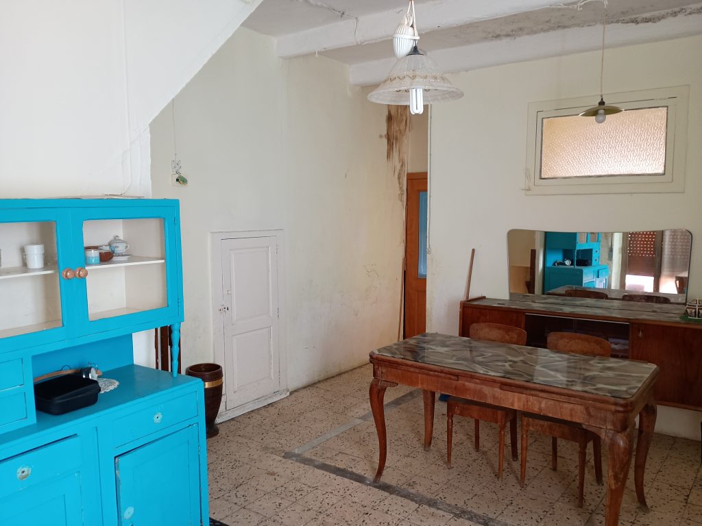 Casa indipendente nel centro urbano (via Foscolo, 16)