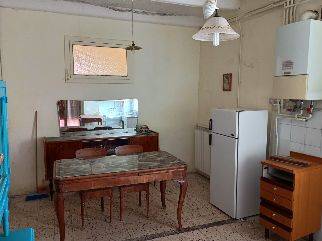 Casa indipendente nel centro urbano (via Foscolo, 16)