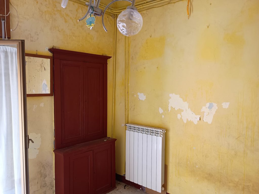 Casa indipendente nel centro urbano (via Foscolo, 16)