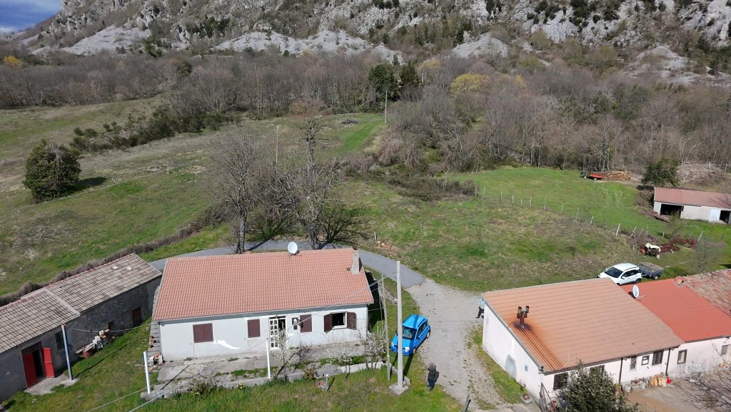 Detached house with land (c.da Piè d’Alpi, 14)