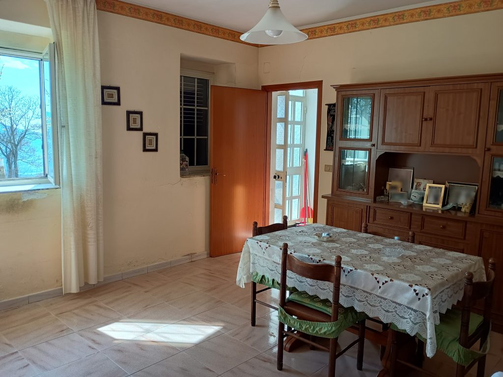 Detached house with land (c.da Piè d’Alpi, 14)
