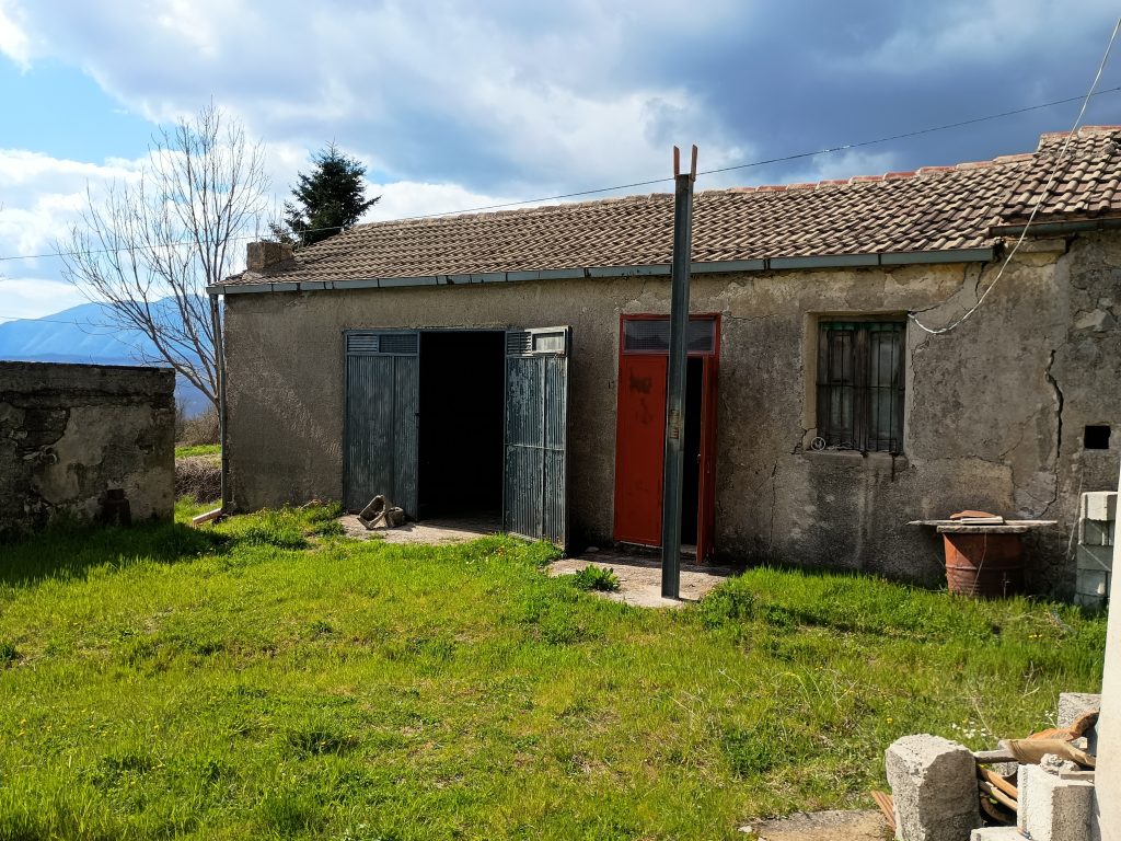 Detached house with land (c.da Piè d’Alpi, 14)