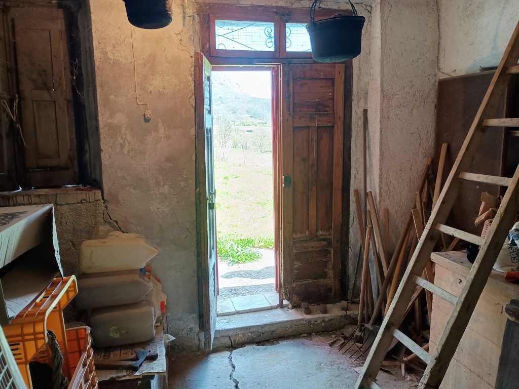 Detached house with land (c.da Piè d’Alpi, 14)