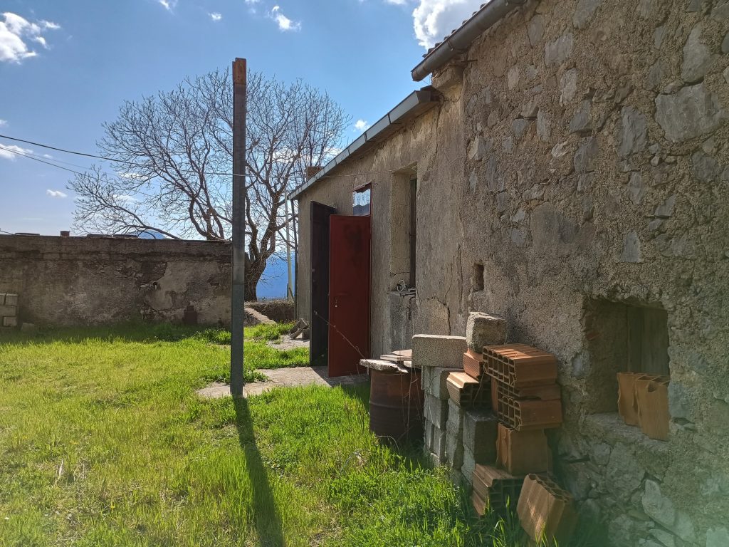Detached house with land (c.da Piè d’Alpi, 14)