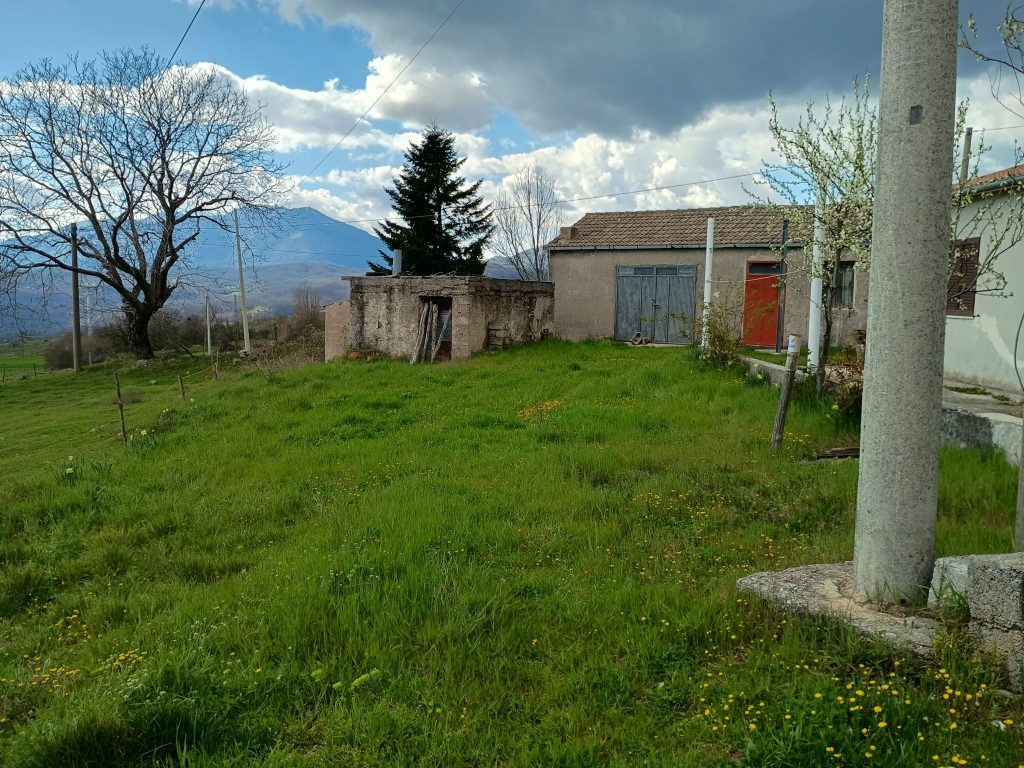 Detached house with land (c.da Piè d’Alpi, 14)