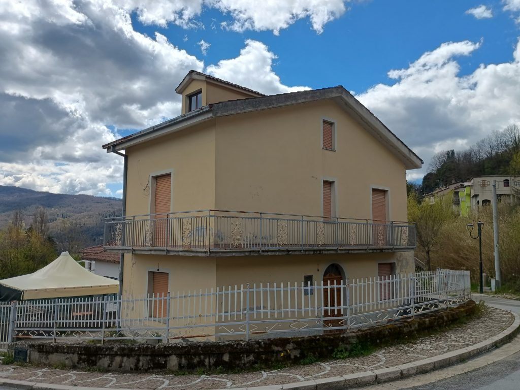 Casa indipendente in c.da Calda (via Pizzo Falcone, 10)