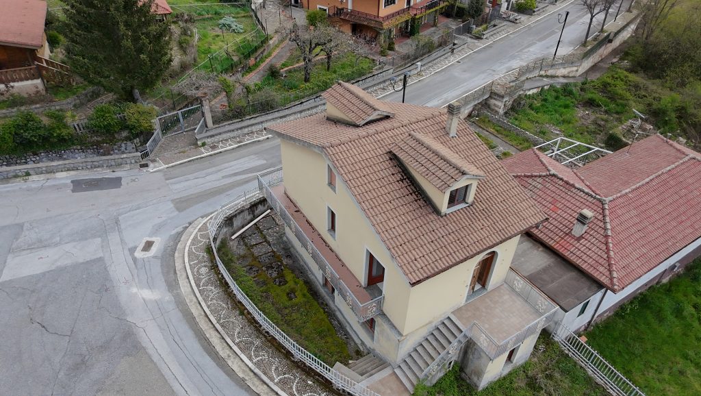 Casa indipendente in c.da Calda (via Pizzo Falcone, 10)