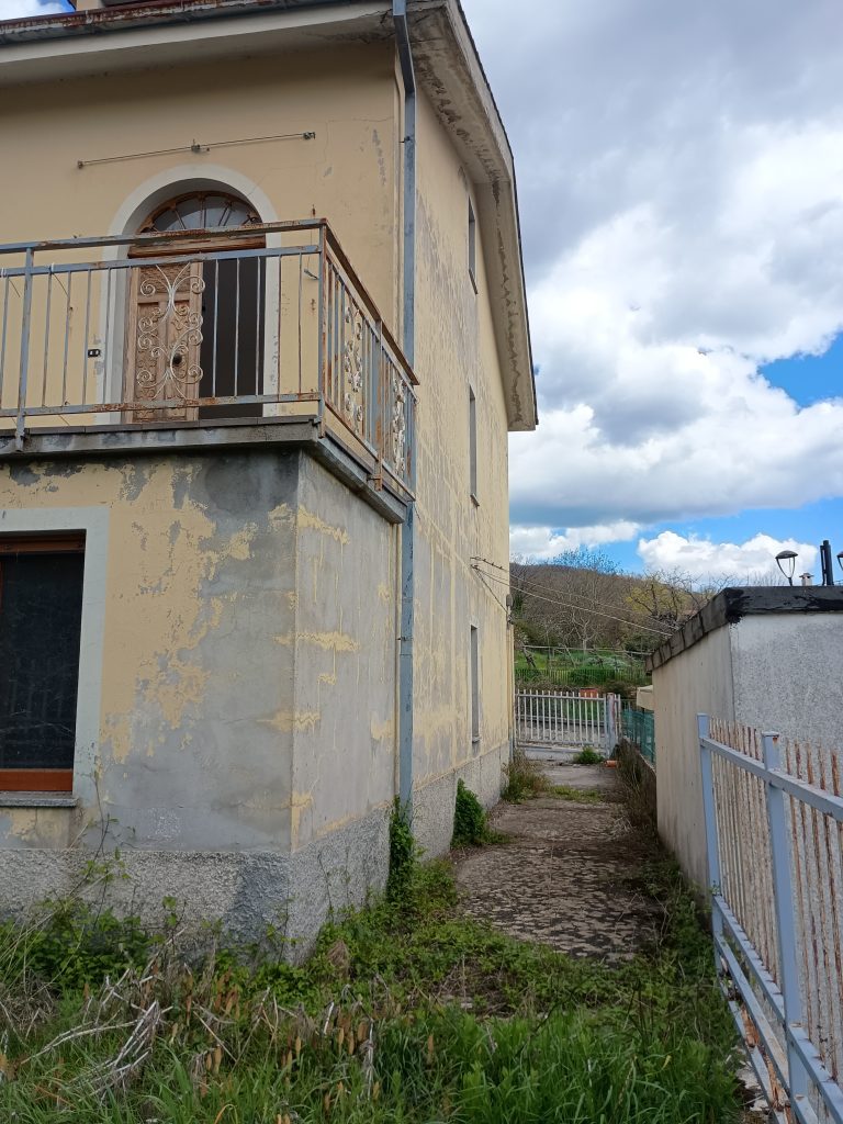 Casa indipendente in c.da Calda (via Pizzo Falcone, 10)