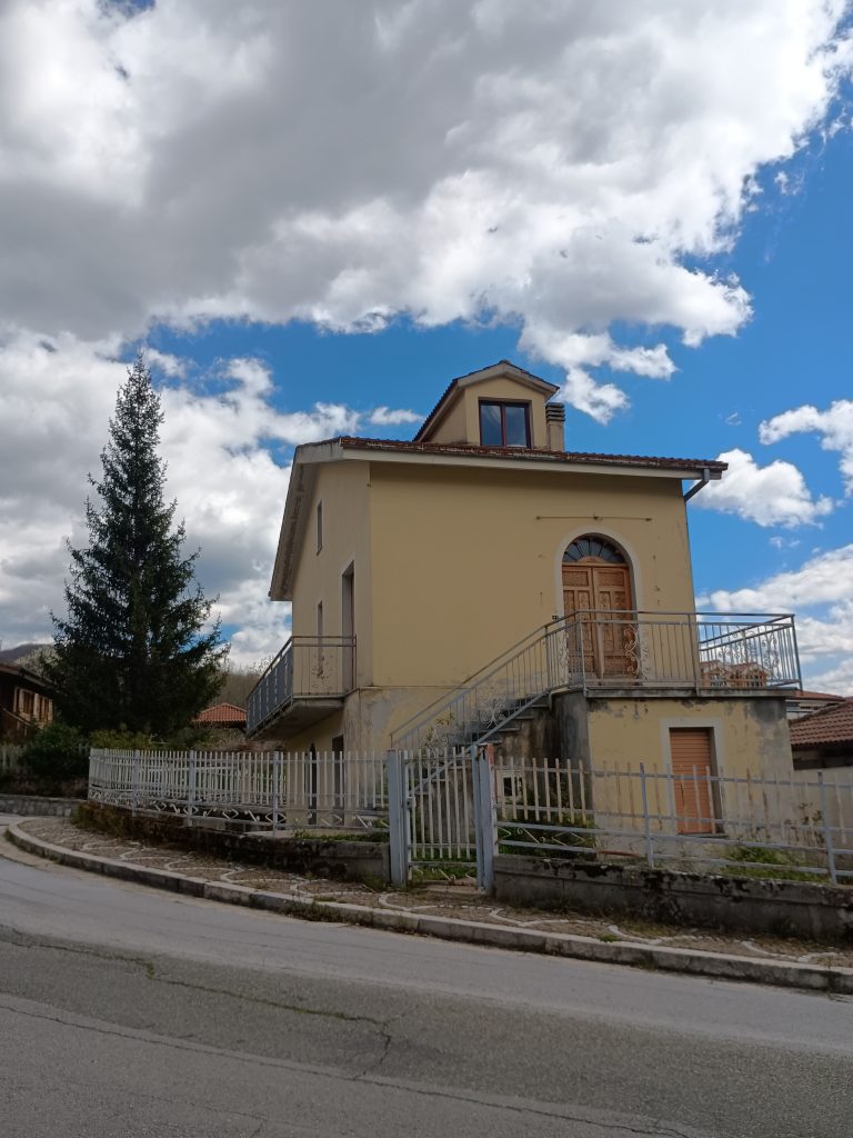 Casa indipendente in c.da Calda (via Pizzo Falcone, 10)