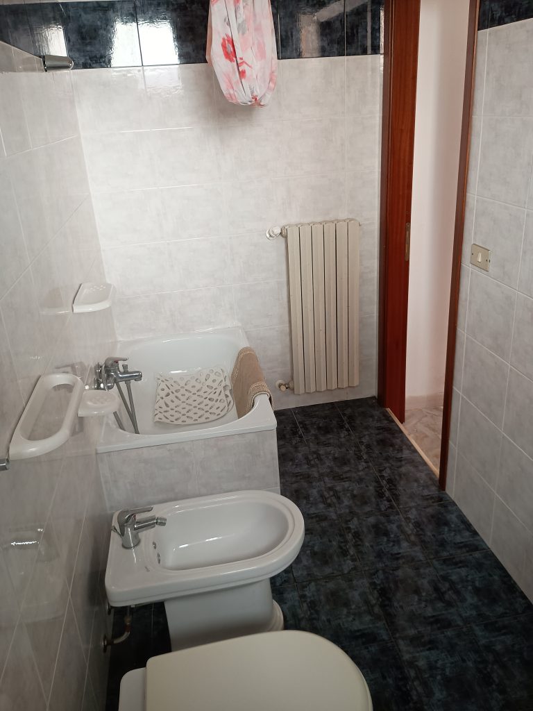 Detached house in the historic center (largo della Libertà, 8)