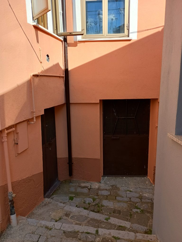 Detached house in the historic center (largo della Libertà, 8)