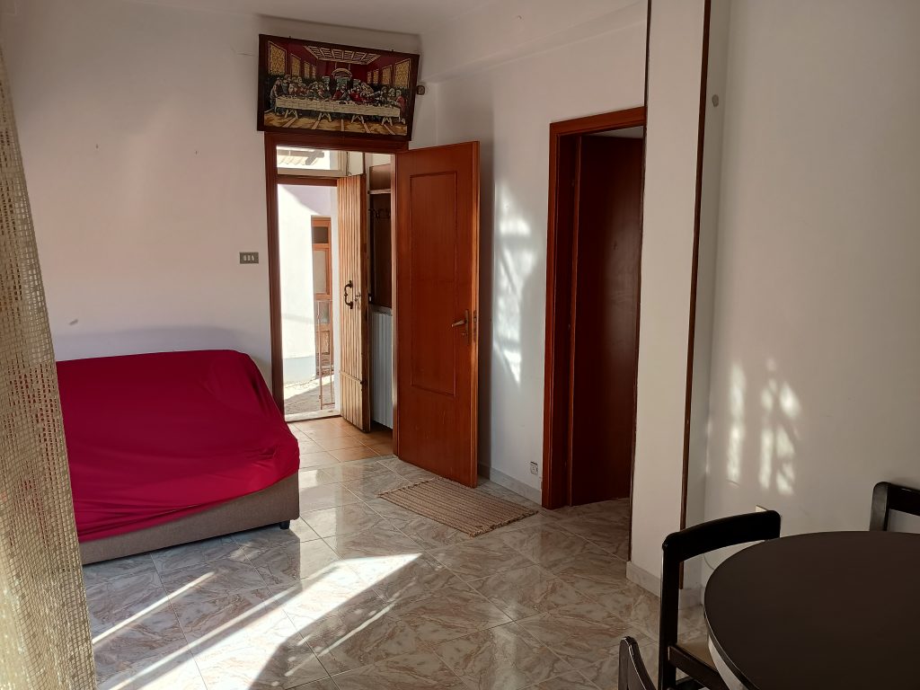 Detached house in the historic center (largo della Libertà, 8)