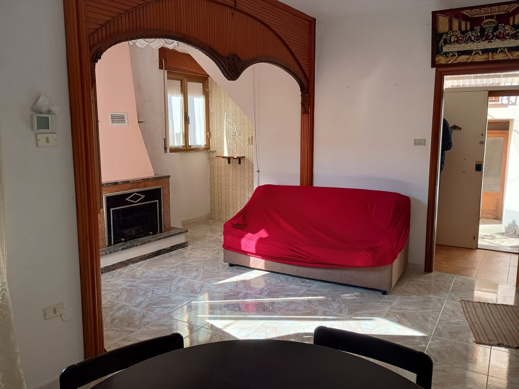 Detached house in the historic center (largo della Libertà, 8)