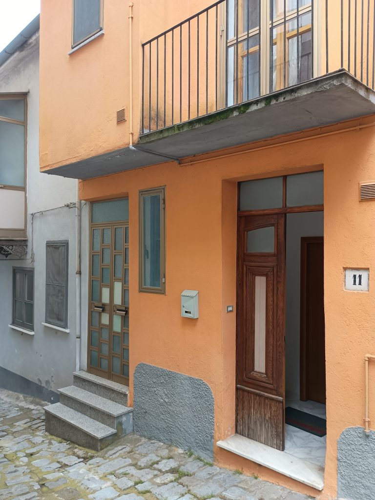 Casa indipendente nel centro urbano (via Boiardo, 9-11)