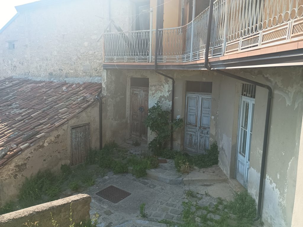 Detached house in the urban centre (via Flacco, 9/A)