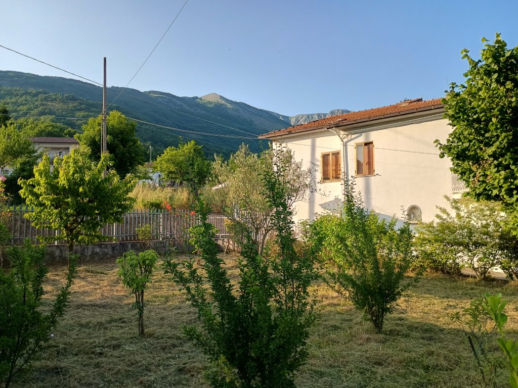 Villa with garage and garden in the thermal area (via Monte Pollino, 27)