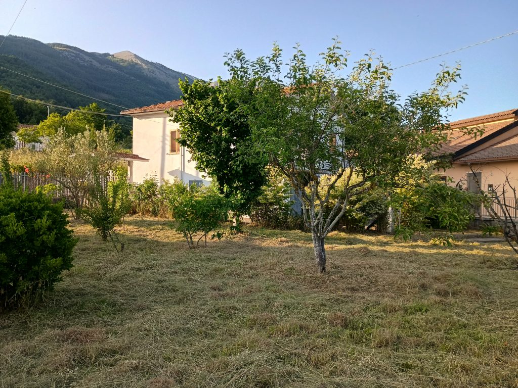 Villa with garage and garden in the thermal area (via Monte Pollino, 27)