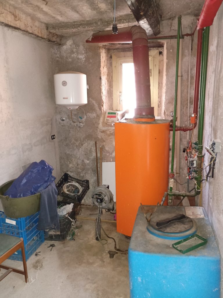 Villa with garage and garden in the thermal area (via Monte Pollino, 27)