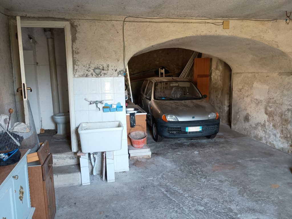 Villa with garage and garden in the thermal area (via Monte Pollino, 27)
