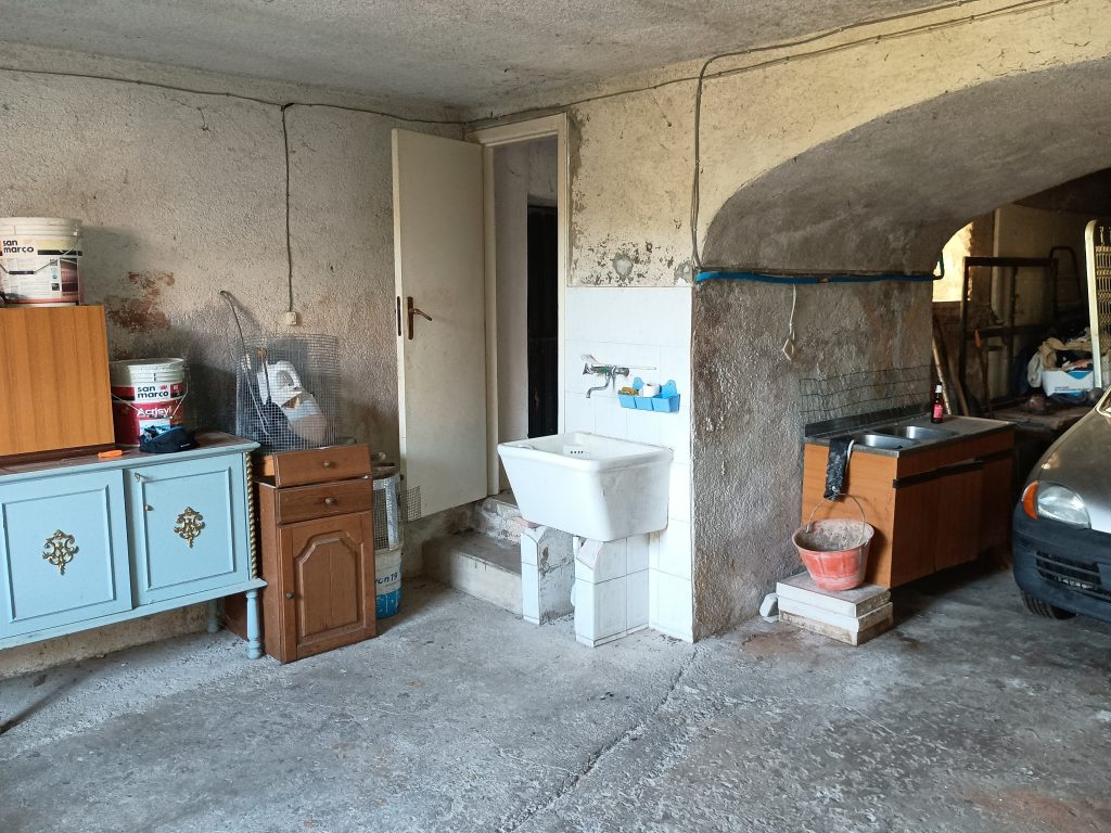 Villa with garage and garden in the thermal area (via Monte Pollino, 27)