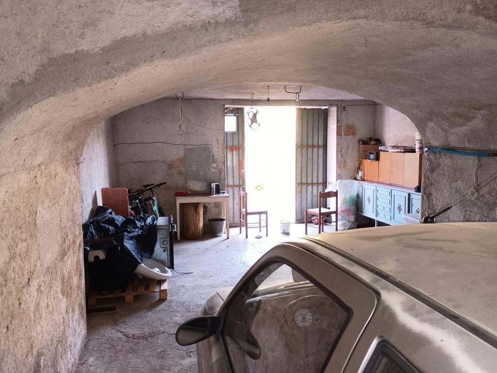 Villa with garage and garden in the thermal area (via Monte Pollino, 27)