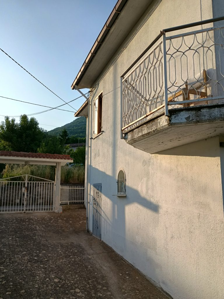 Villa with garage and garden in the thermal area (via Monte Pollino, 27)