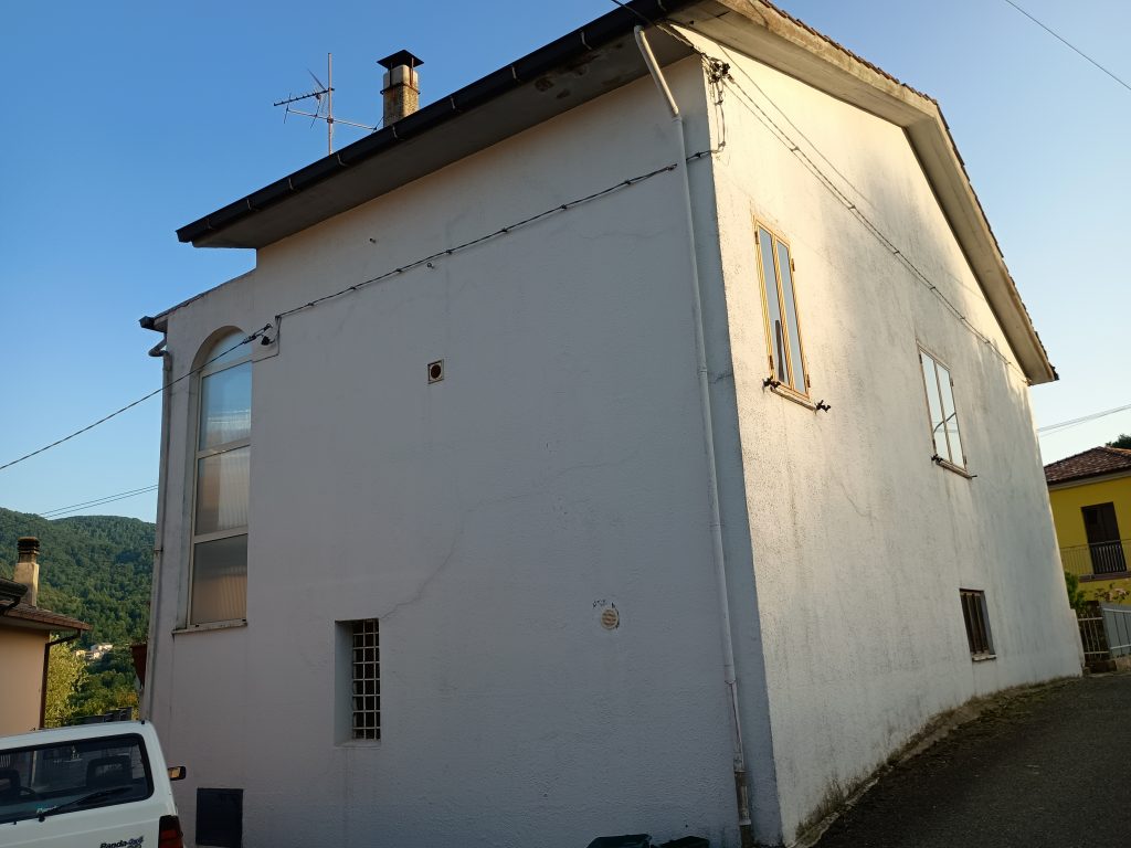 Villa with garage and garden in the thermal area (via Monte Pollino, 27)