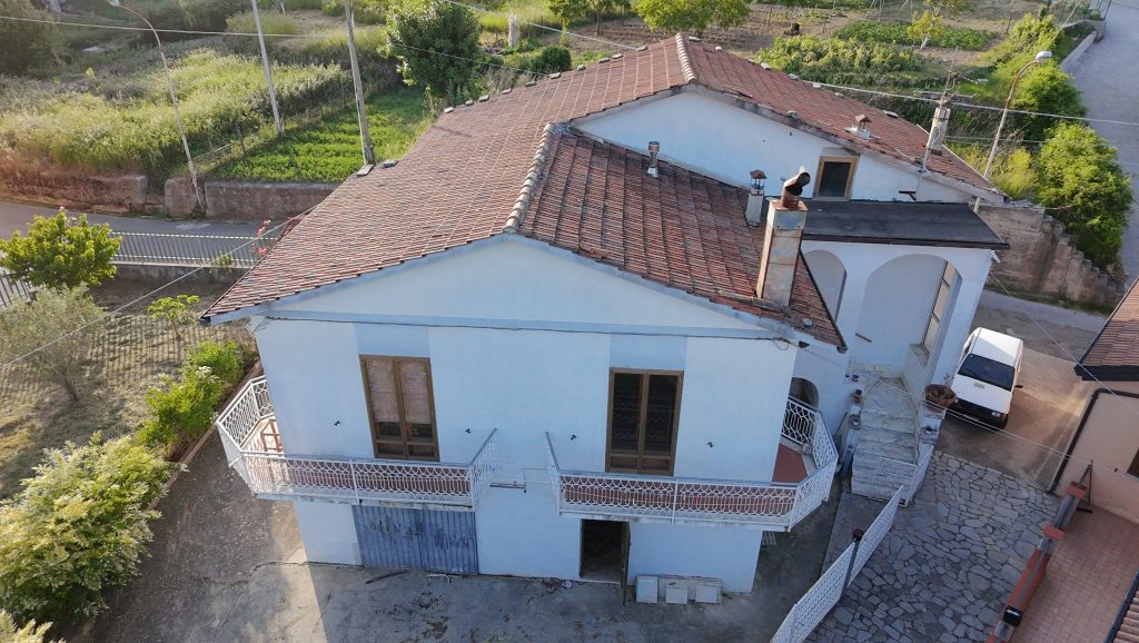 Villa with garage and garden in the thermal area (via Monte Pollino, 27)