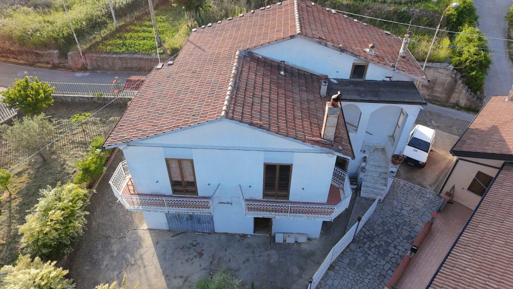 Villa with garage and garden in the thermal area (via Monte Pollino, 27)