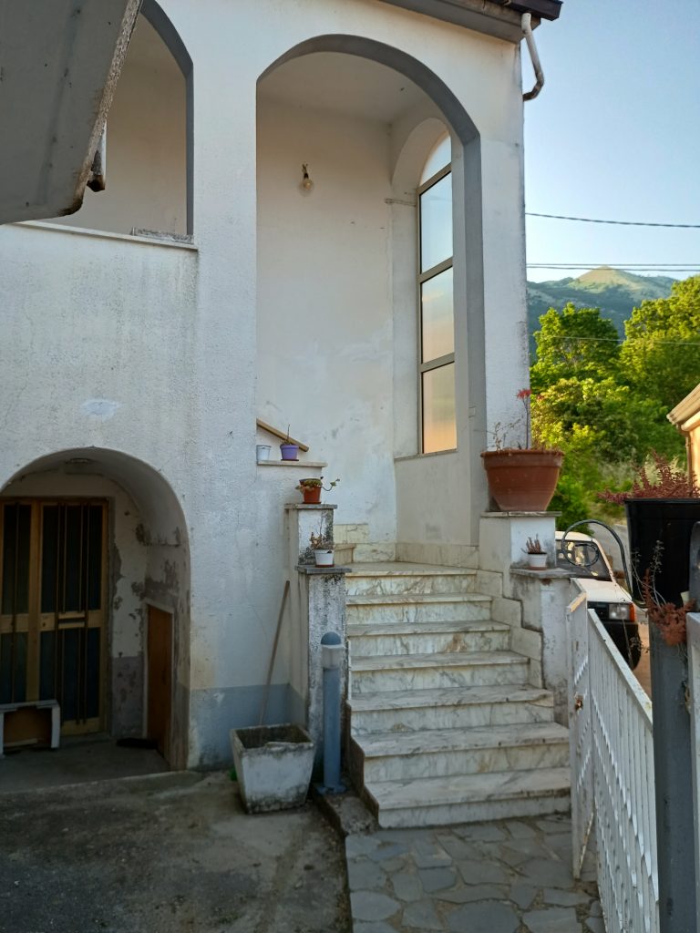 Villa with garage and garden in the thermal area (via Monte Pollino, 27)