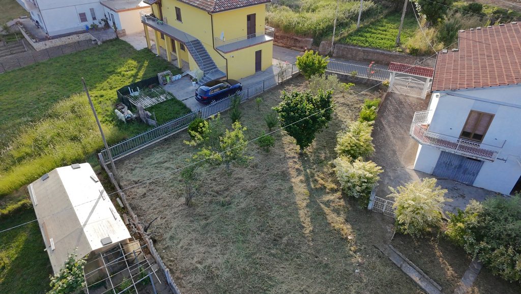 Villa with garage and garden in the thermal area (via Monte Pollino, 27)