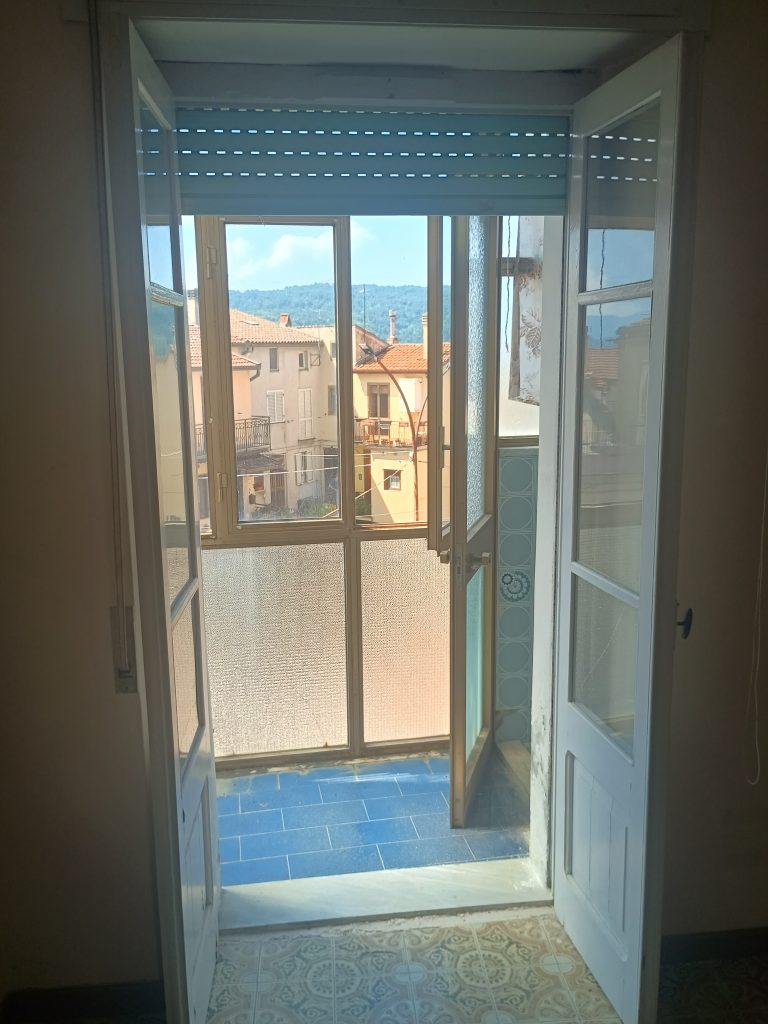 Detached house with garage in the urban centre (piazza Umberto I°, 16)