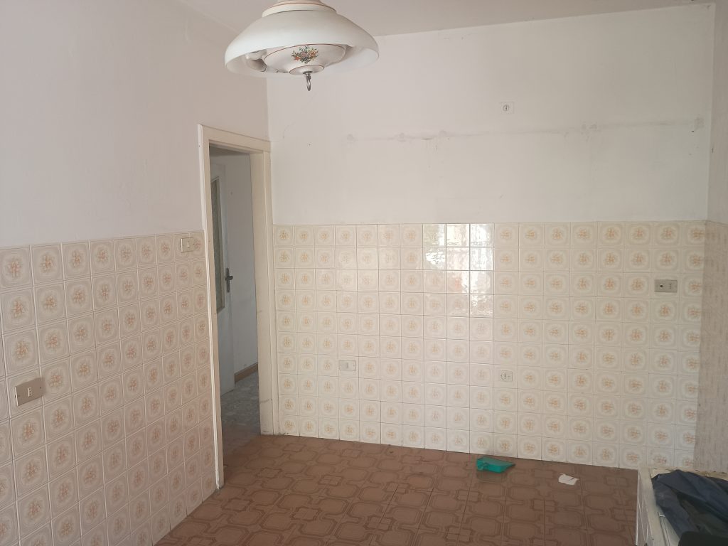Detached house with garage in the urban centre (piazza Umberto I°, 16)