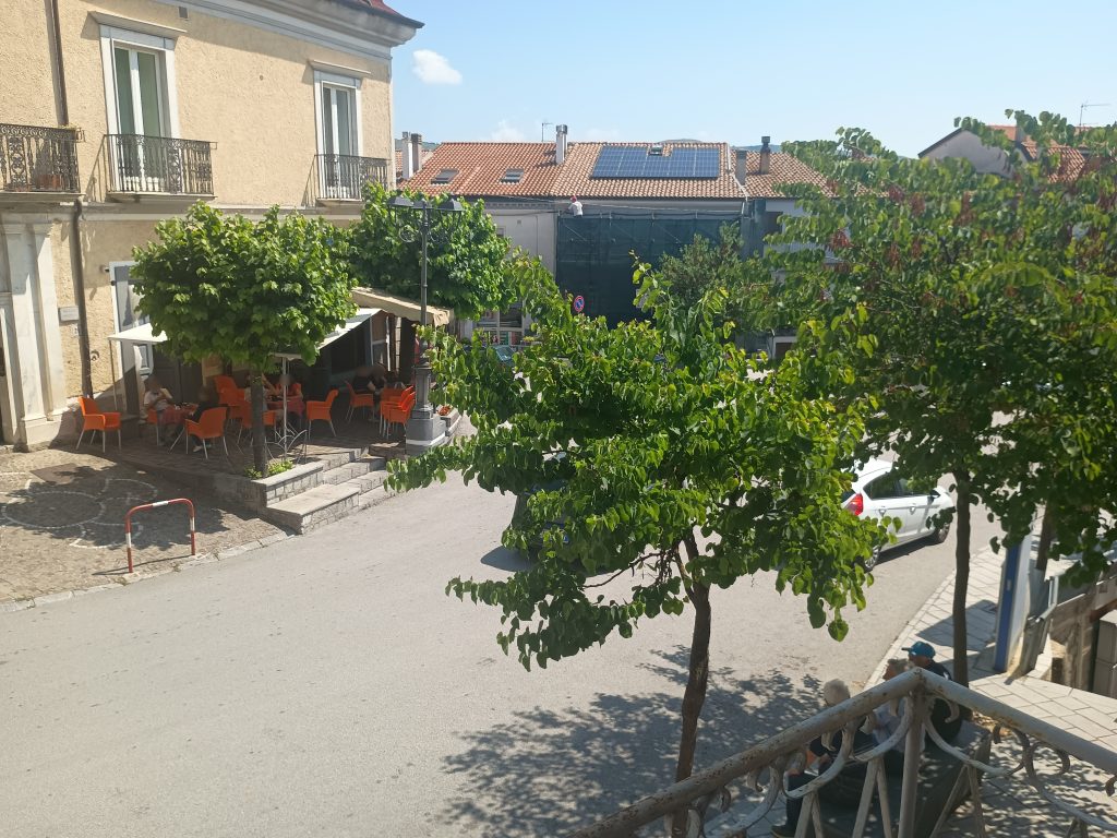 Detached house with garage in the urban centre (piazza Umberto I°, 16)